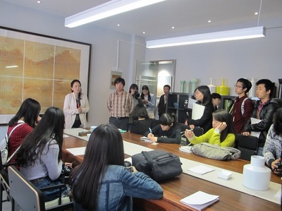 光影與人文的對(duì)話 學(xué)生記者走進(jìn)曇華林，探秘舞臺(tái)藝術(shù)造型的幕后策劃